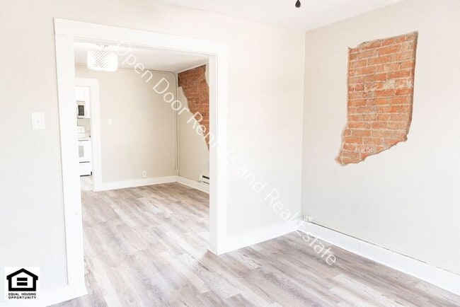 Building Photo - 1006 Runnion Ave