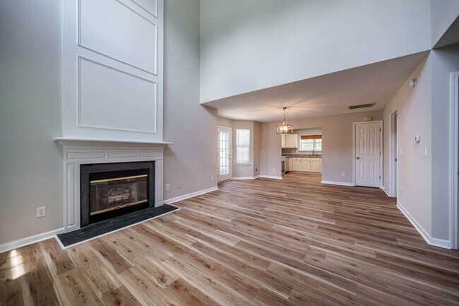 Building Photo - 101 Thorncrest Dr