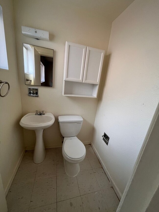 Building Photo - Pet Friendly property!