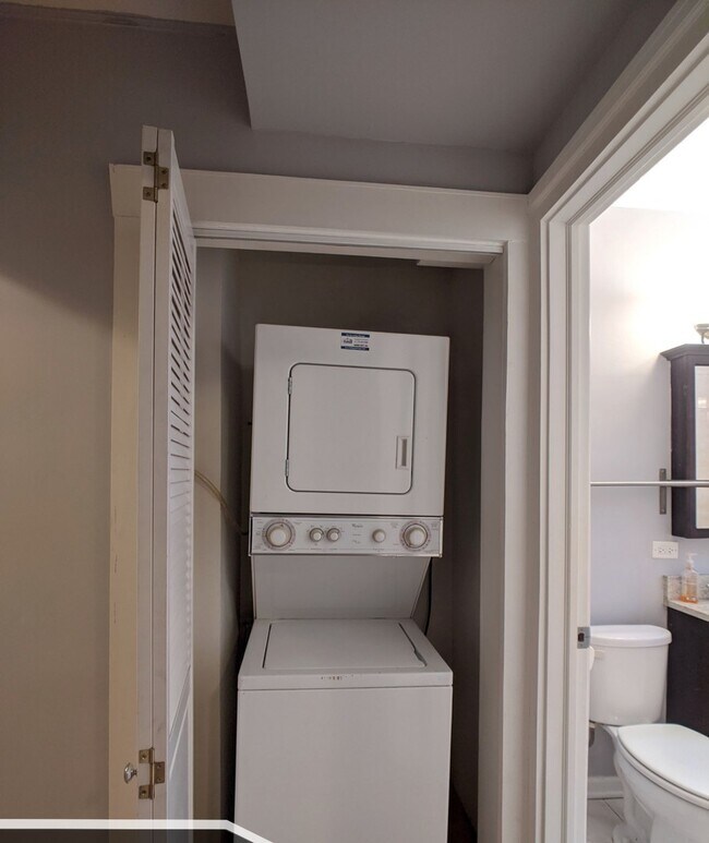 Building Photo - 5027 N Harding Ave