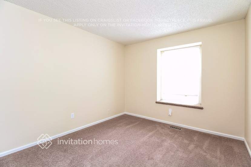 Building Photo - 5325 W 115th Pl