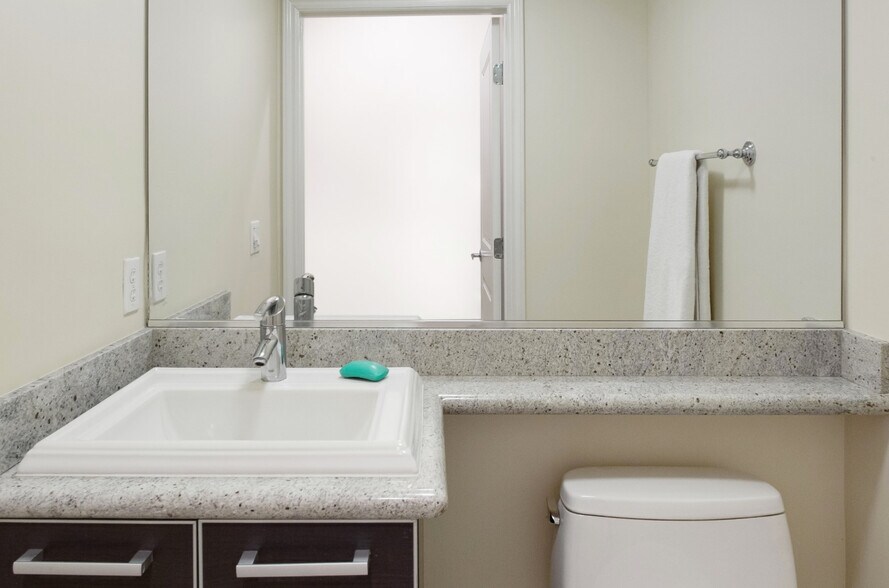 1/2 Bathroom - 1409 S Westgate Ave