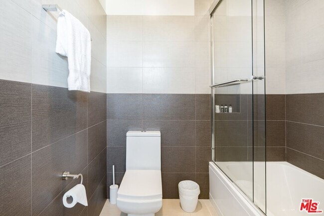 Building Photo - 1723 S Durango Ave