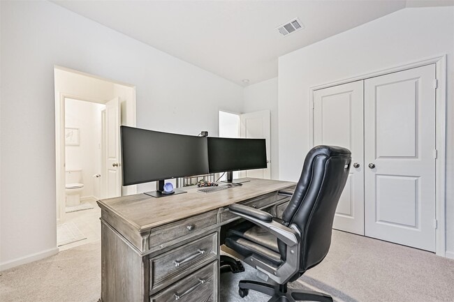 Building Photo - 5010 Walnut Grv Ln