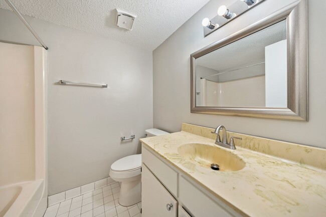 Building Photo - Available early May in Bolinwood!