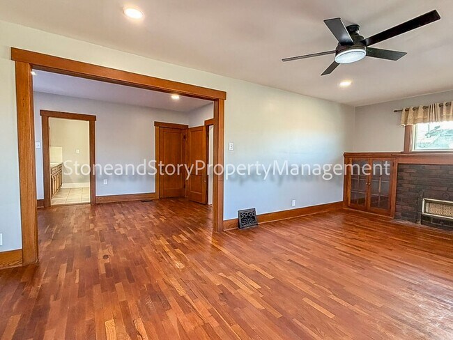 Building Photo - 2 bedroom 1 bath