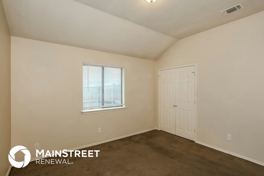 Building Photo - 440 Derby Ln