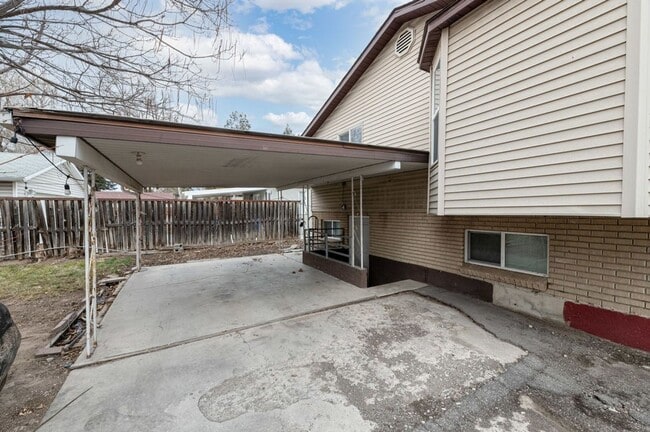 Building Photo - 3848 S 400 E