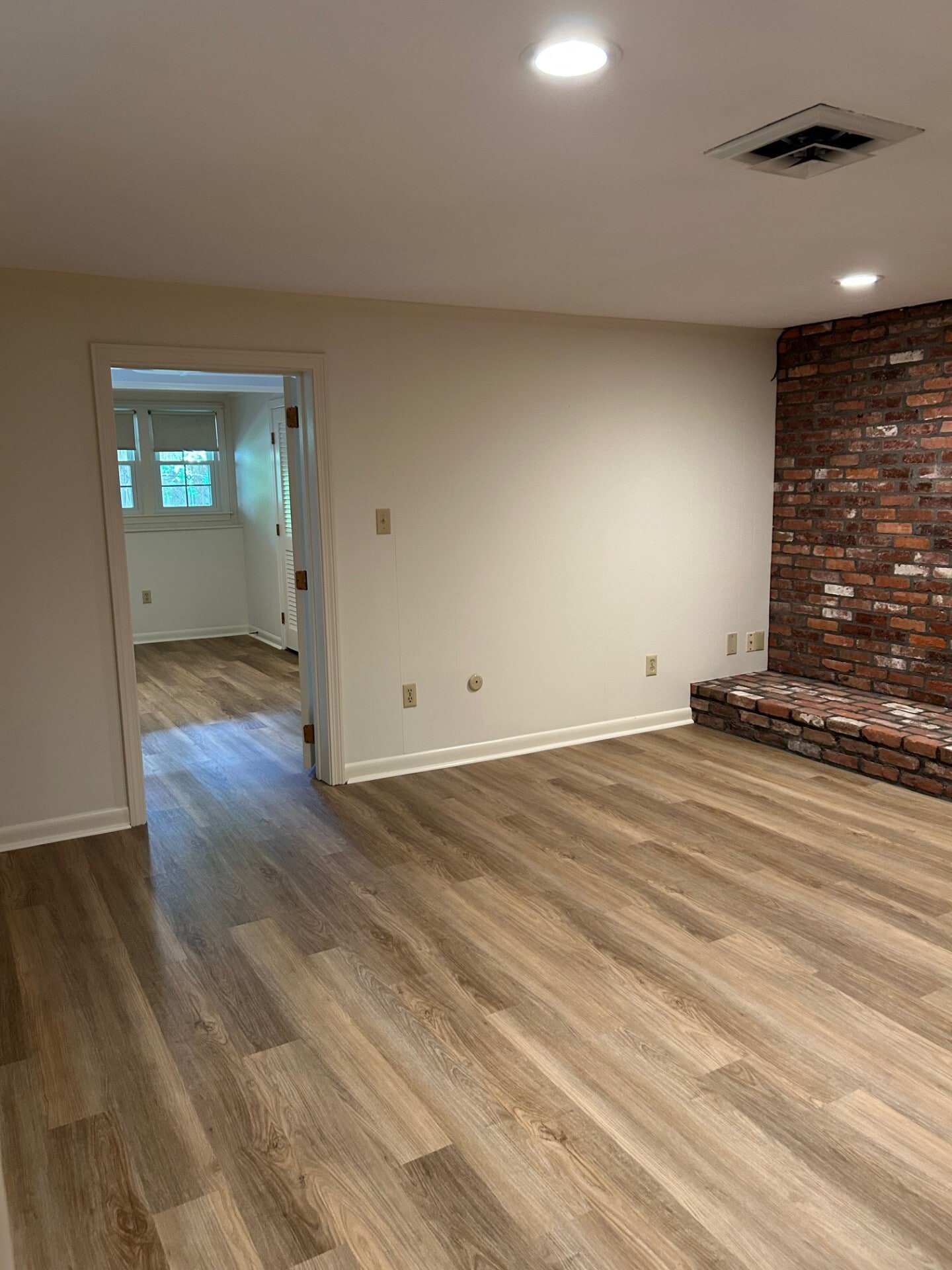 Two Room Lower Level - 1764 Wedgewood Cmn