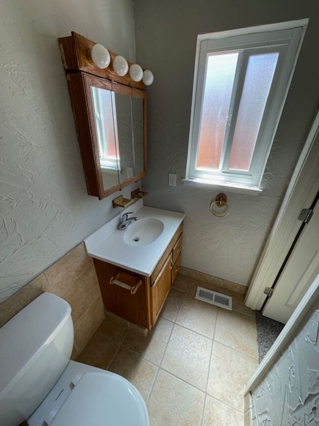 Building Photo - Modern Comfort Meets Stylish Living in This Updated Sparks Home!