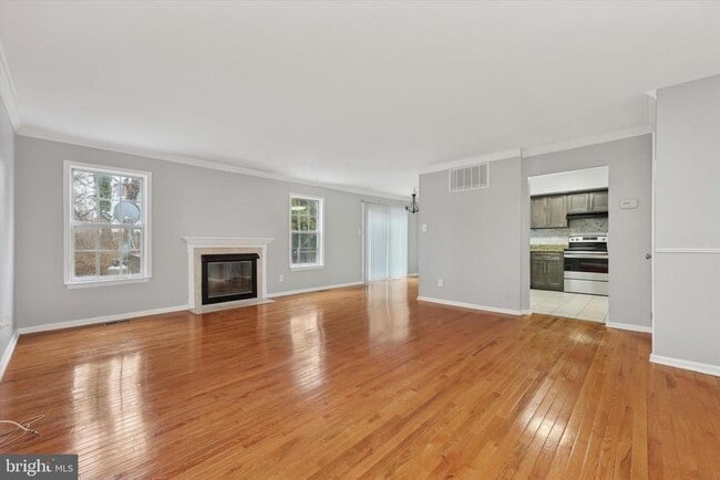 Building Photo - 306 Manor Ln