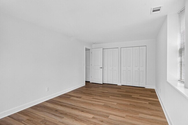 Building Photo - 5630 Pershing Ave