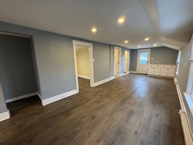 Building Photo - 321 Wesley Ave