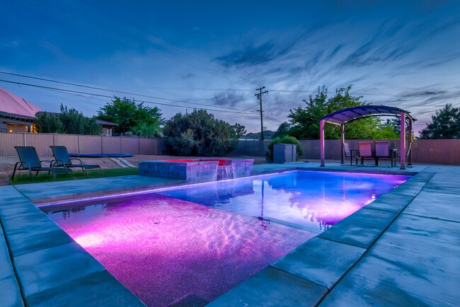 Building Photo - 57731 San Tropeze Dr
