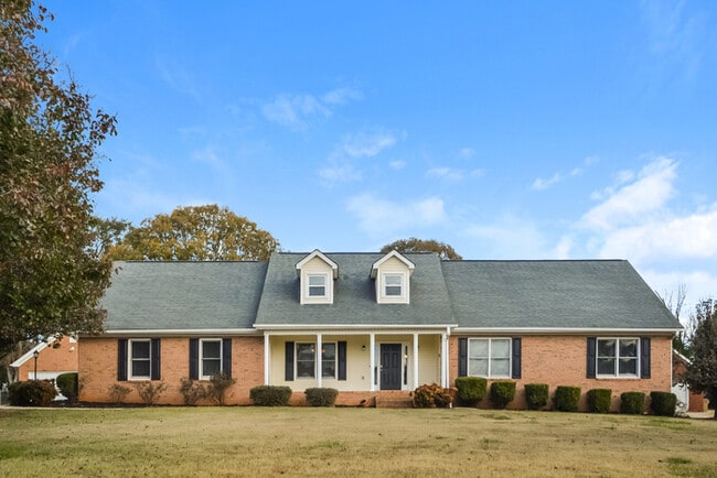 Building Photo - 491 Freedom Dr
