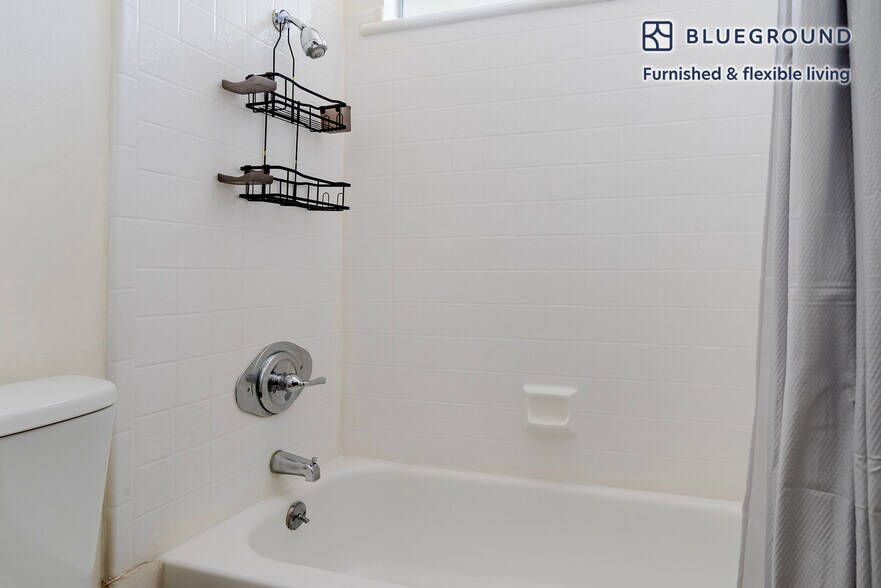 Building Photo - 202 Calvert Dr