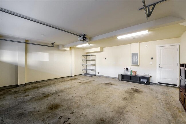 Building Photo - LUXURY TOWNHOME IN SUNNYVALE | 2014 BUILD