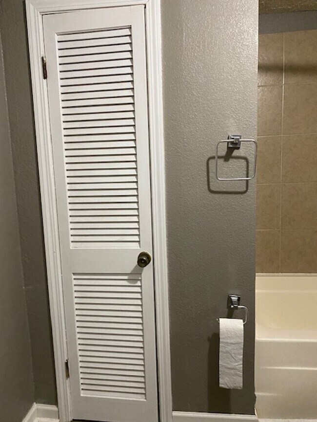 Building Photo - COMING SOON! Charming 2 Bedroom Home