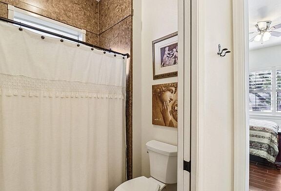 Building Photo - 121 Seminole Ln