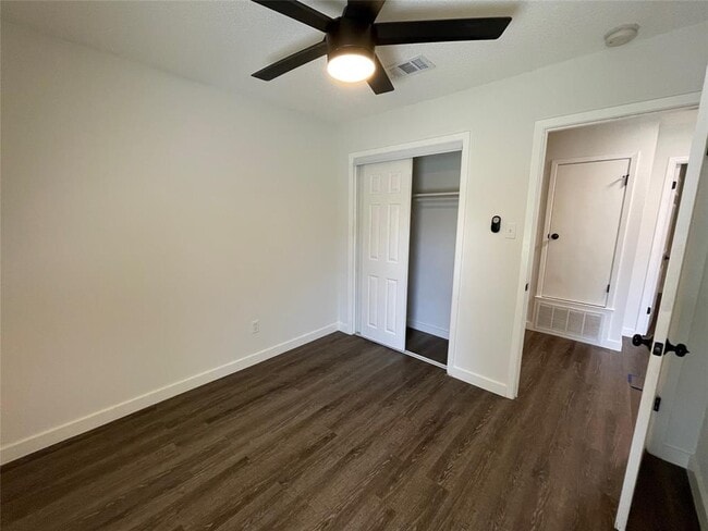 Building Photo - 4805 Bergfield Dr