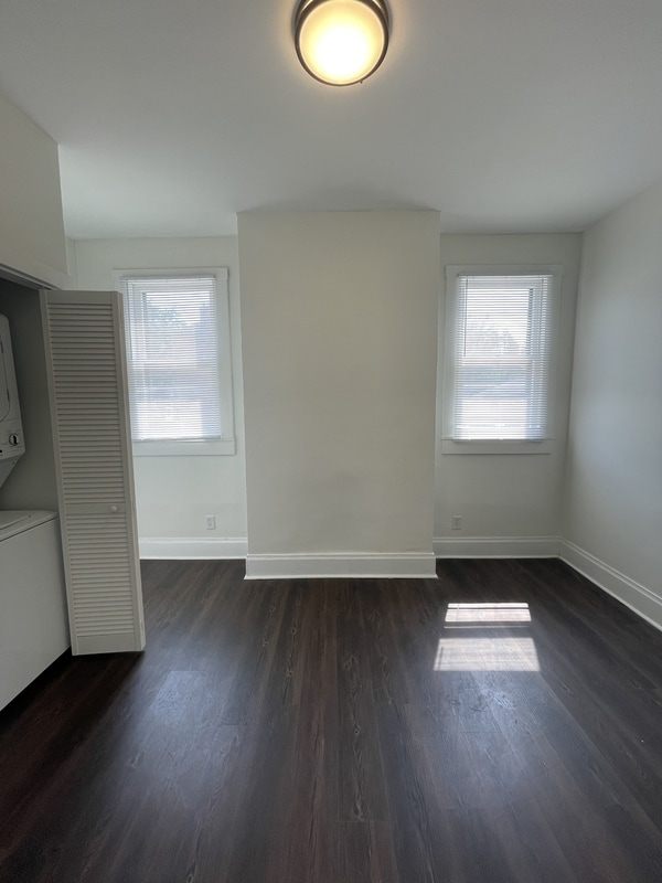 Building Photo - 299 Reinhard Ave