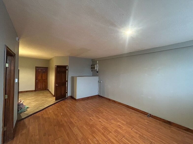 Building Photo - 600 East Ave