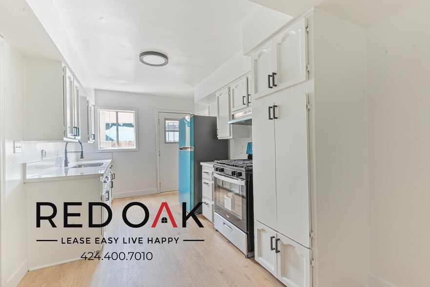 Building Photo - 1212 E 76th Pl