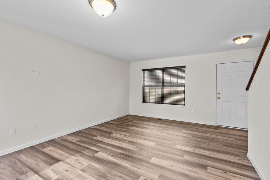 Building Photo - 614 Prairiegate Ct