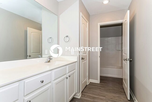 Building Photo - 5 Bedroom Pet-Friendly Home in Magnolia, TX with Main Street Renewal