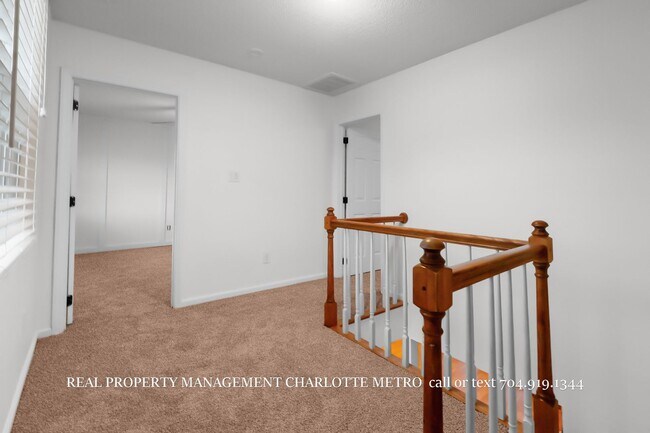 Building Photo - Charming HOME in Prime South Charlotte Location!