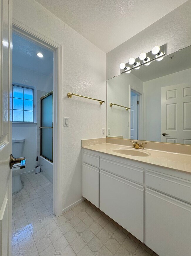 Building Photo - Napa, Gated Community Single Story 2 Bedro...