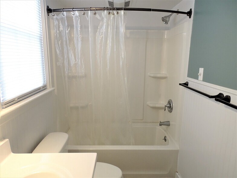 Building Photo - 783 E Main St