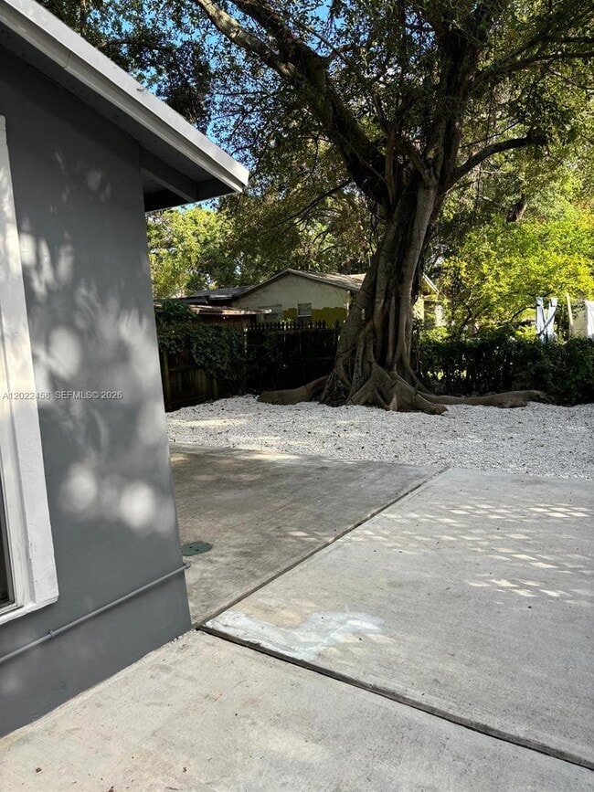 Building Photo - 5911 NW 5th Ct