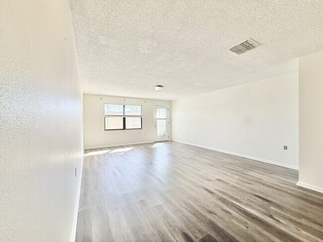 Building Photo - 2131 Ridge Rd