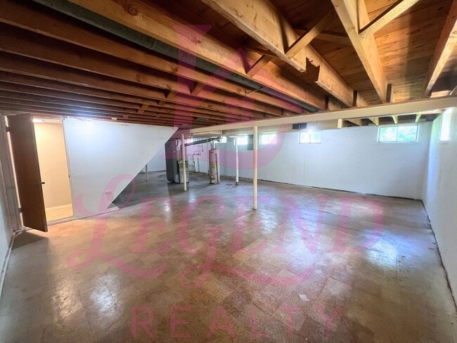 Building Photo - Spacious & Charming 3-Bedroom, 2-Bath Home...