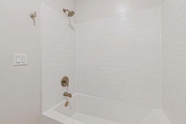 Building Photo - "Spacious 3-Bedroom Townhouse Retreat with...