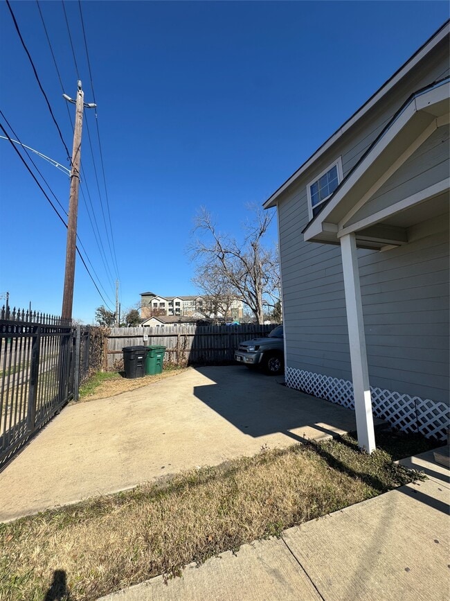 Building Photo - 8502 N Main St