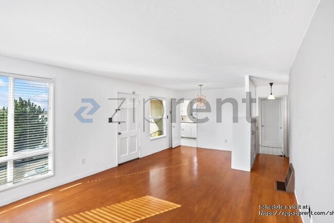 Building Photo - 16070 Selborne Dr