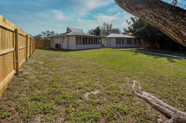 Building Photo - 101 Jasmine Ct