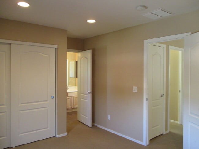 Building Photo - Beautiful Gilbert Home w/2 Master Bedrooms...