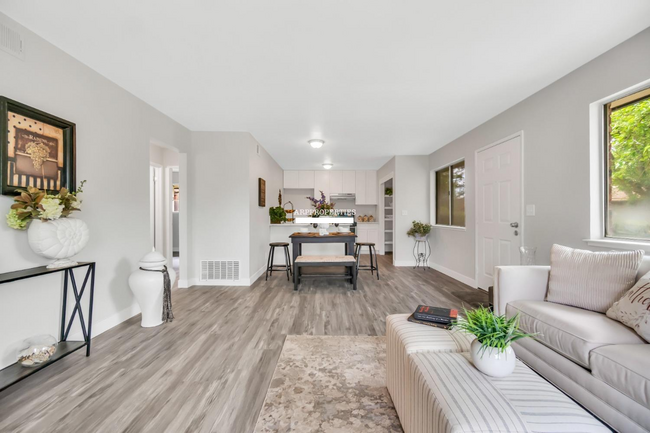 Building Photo - 4722 Greenholme Dr