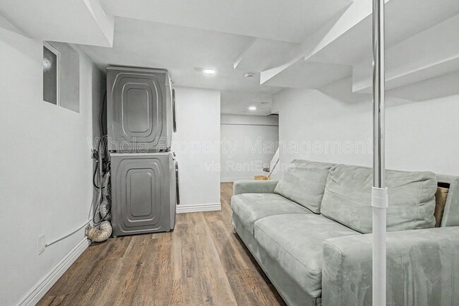 Building Photo - 110 S Quitman St