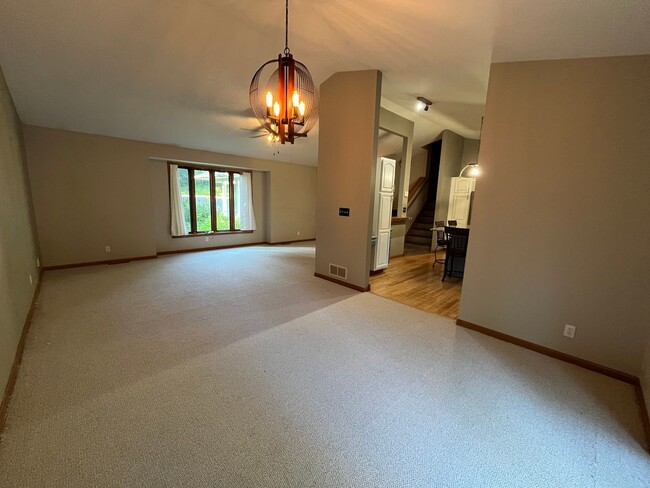 Building Photo - Beautiful 4 Bedroom 3 Bath Home in Cloquet...