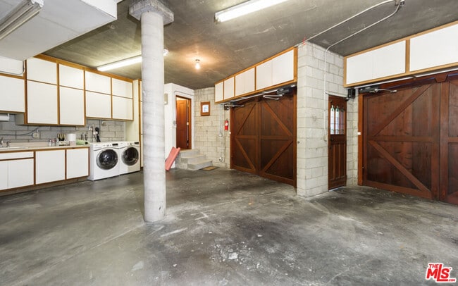 Building Photo - 10439 Seabury Ln