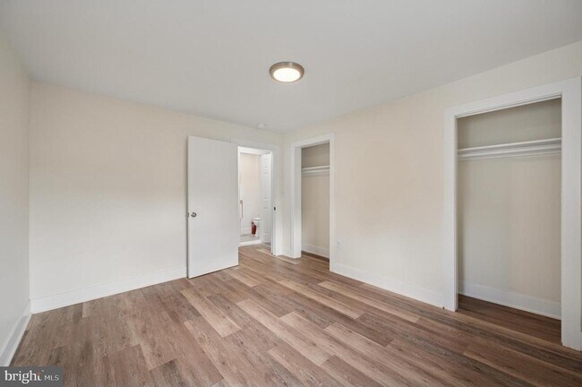 Building Photo - 111 W Queen Ln