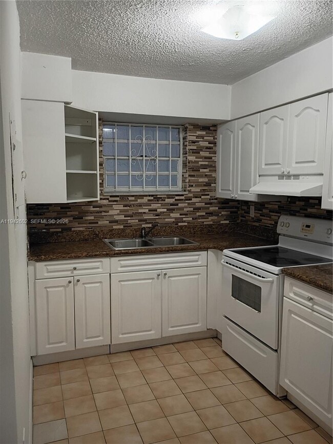 Building Photo - 2498 SW 17th Ave