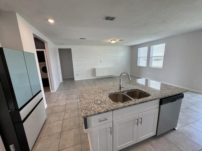 Building Photo - 512 Mckenna Dr