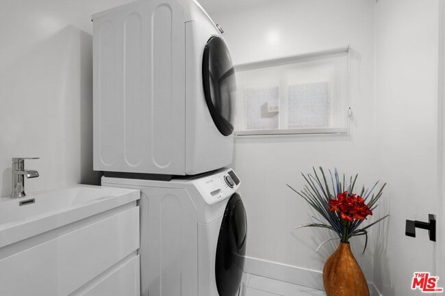 Building Photo - 411 Grand Blvd