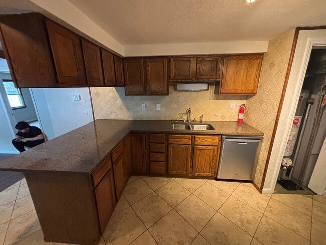 Building Photo - Cozy 3bd/2bth