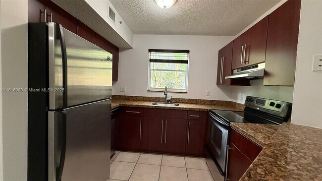 Building Photo - 771 N Pine Island Rd